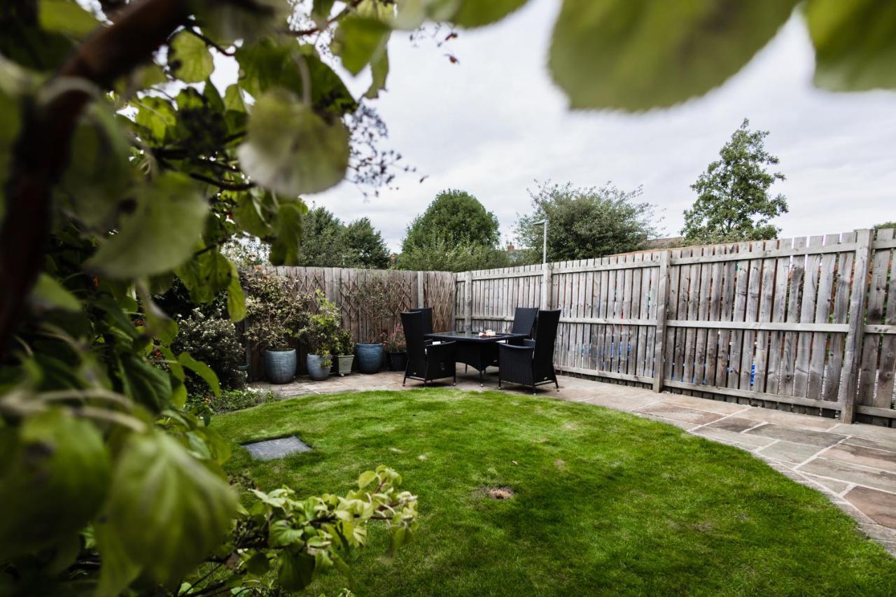 College Court Vila Bedale Exterior foto